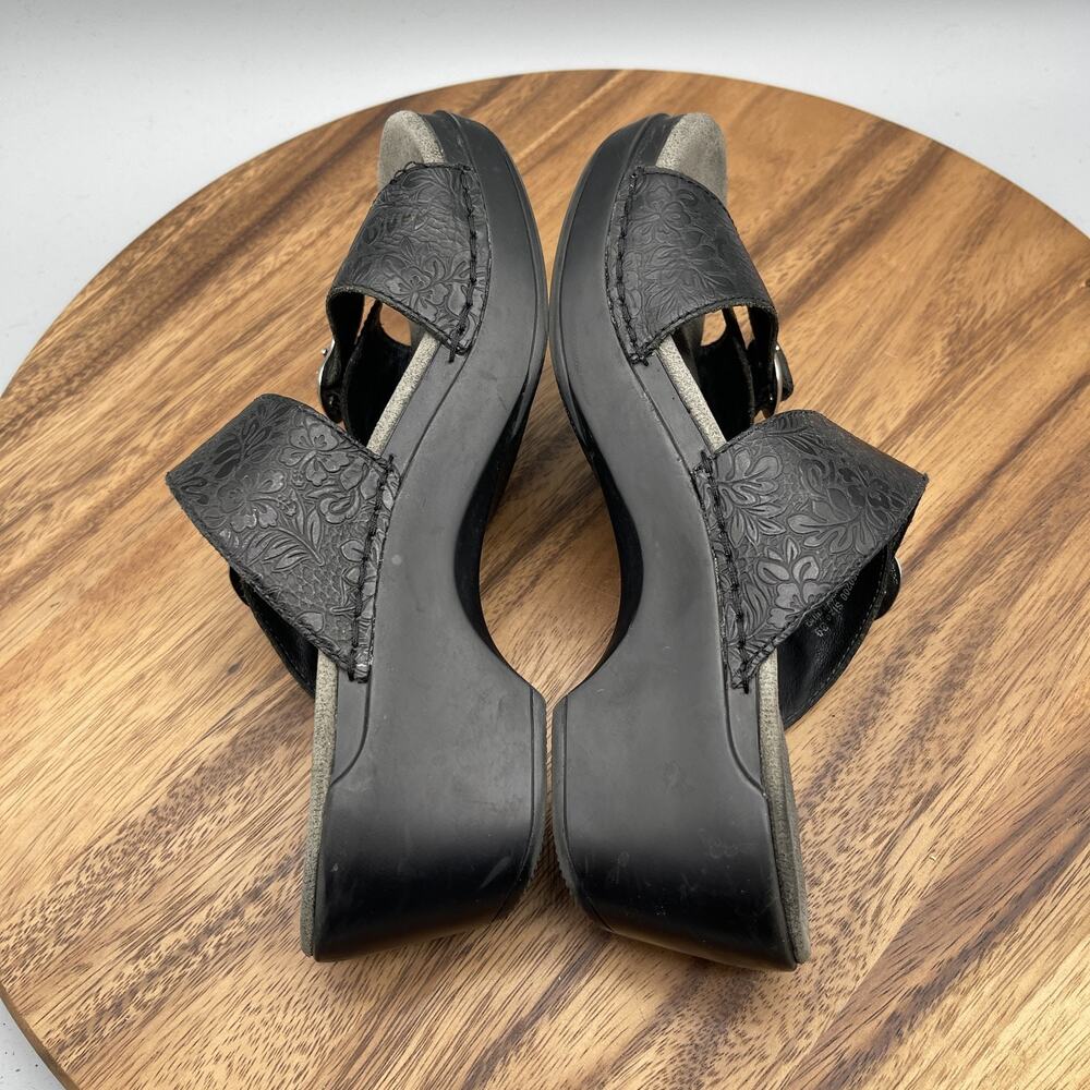 Dansko Shoes Womens 8.5 / 39 Black Embossed Wedge Sandals Comfort Slip On Buckle - Picture 6 of 8